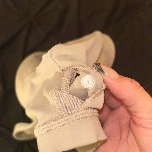 Lululemon Athletica White Sports Bra Sz 2 - Picture 3 of 3